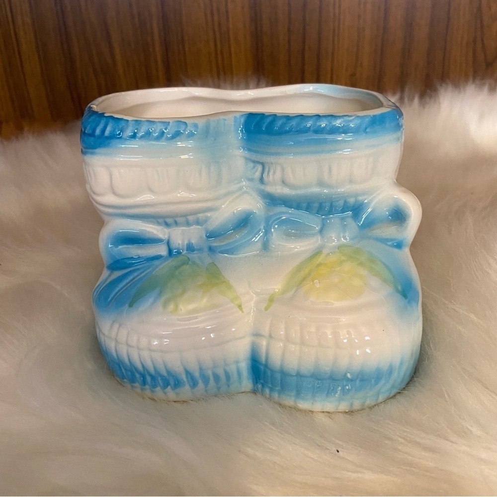 🛍️3/$30 Vintage blue & white ceramic baby booties planter made in Japan
